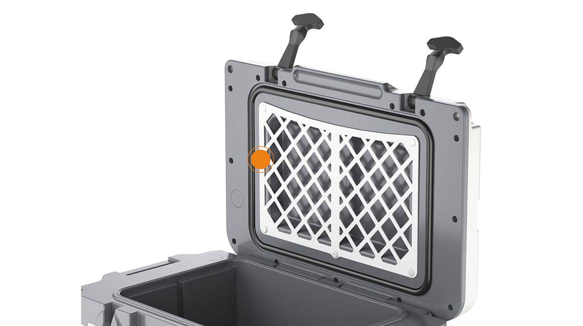 22 QT Ultra-Light Wheeled Cooler
